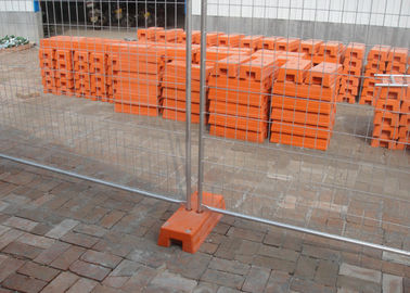 Temp Construction Fence Panels Q195 Iron Wire Materials With Orange Plastic Feet